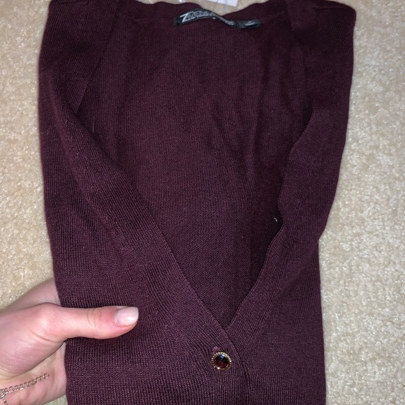 Maroon sweater - Picture 2 of 2